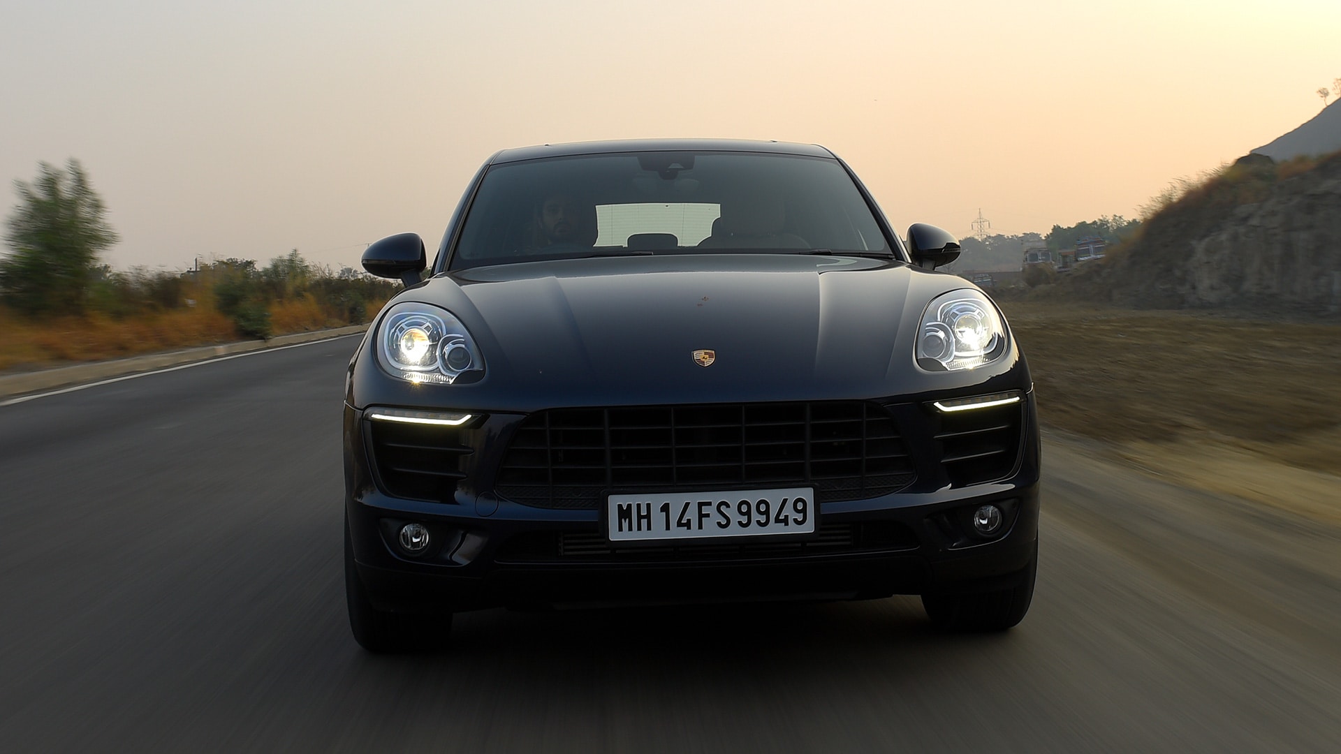 Porsche Macan 2016 R4 Exterior